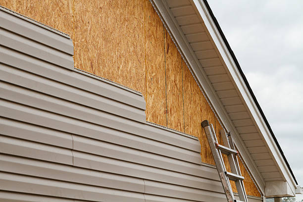 Professional Fiber Cement Siding technician working in Horse Shoe, NC